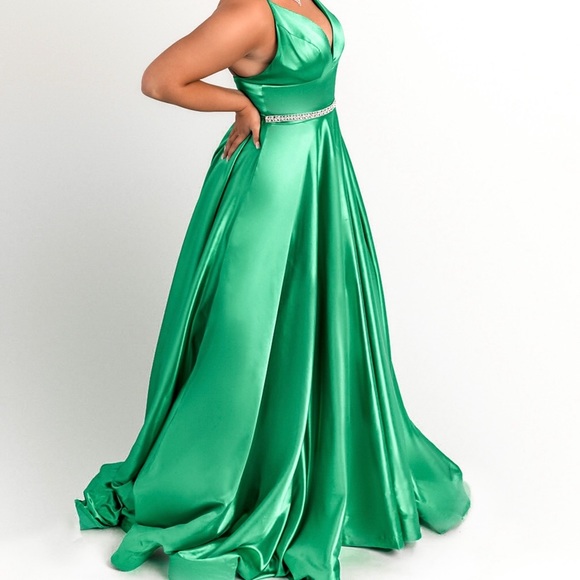 Sherri Hill Dresses Size Sherri Hill Emerald Green Prom Dress